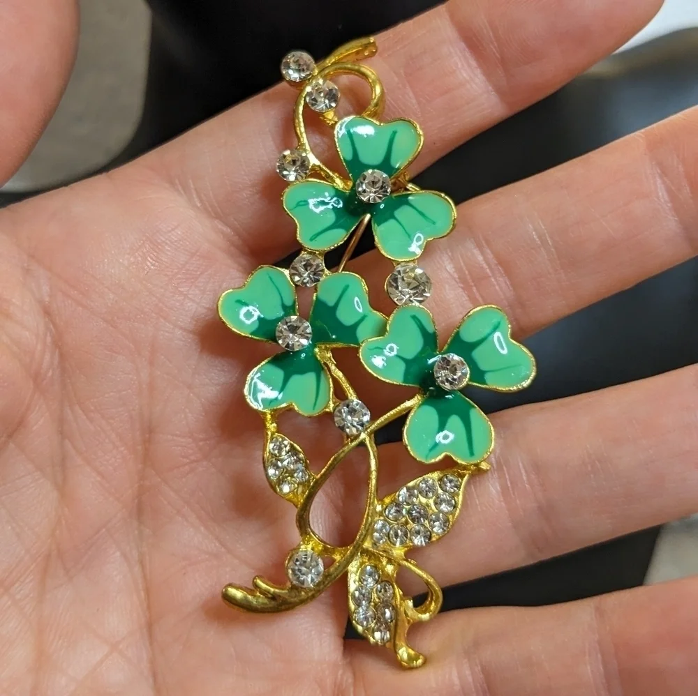 Vintage Clover Rhinestone‎ Gold Tone Brooch